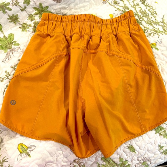 Lululemon Track That Mid-Rise 5” Lined Short - Picture 3 of 3